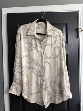 H&M Cream and Black Geometric Loop Button-Up